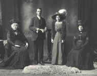 Photograph Hud-fam-341